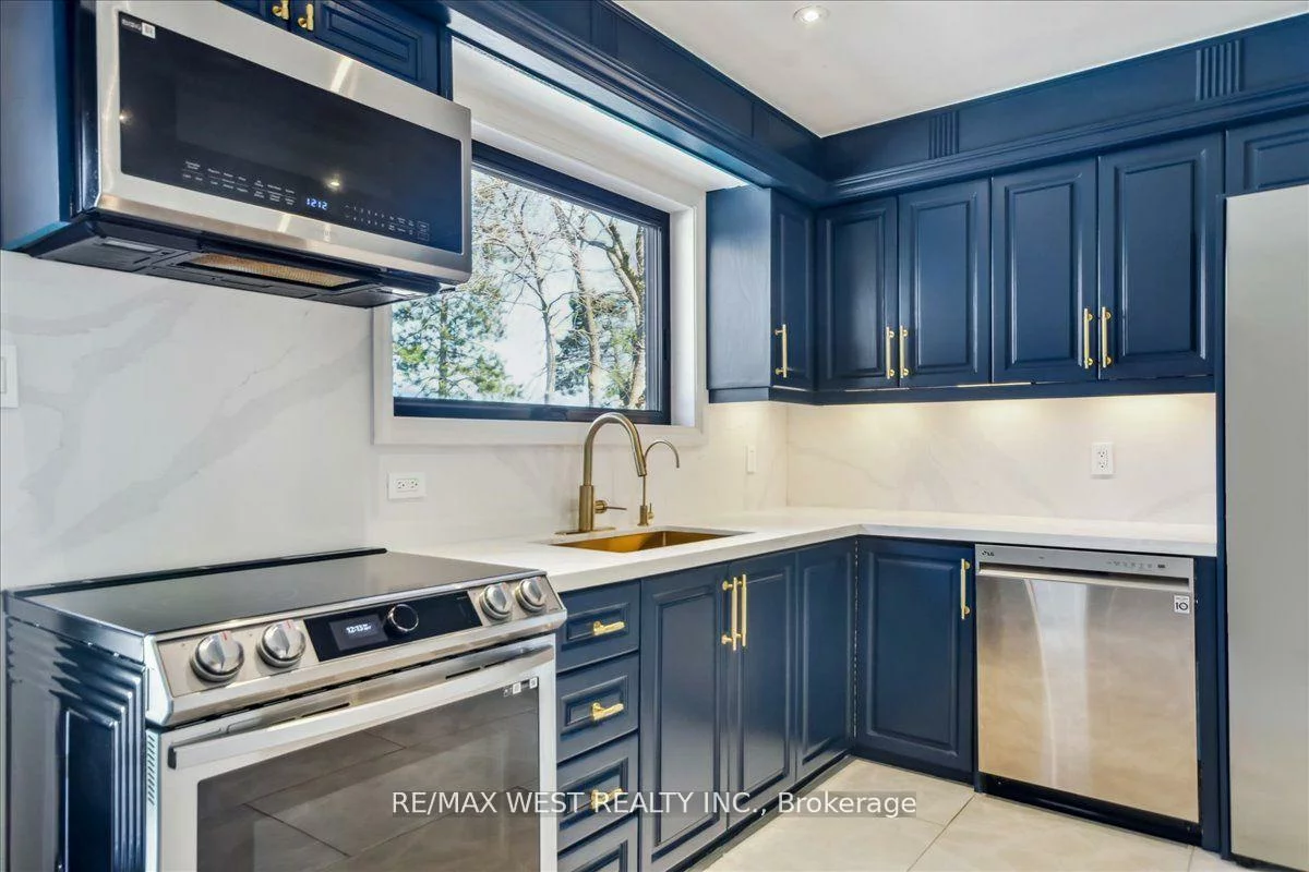 9, Delrosa, Mount Olive-Silverstone-Jamestown, Toronto