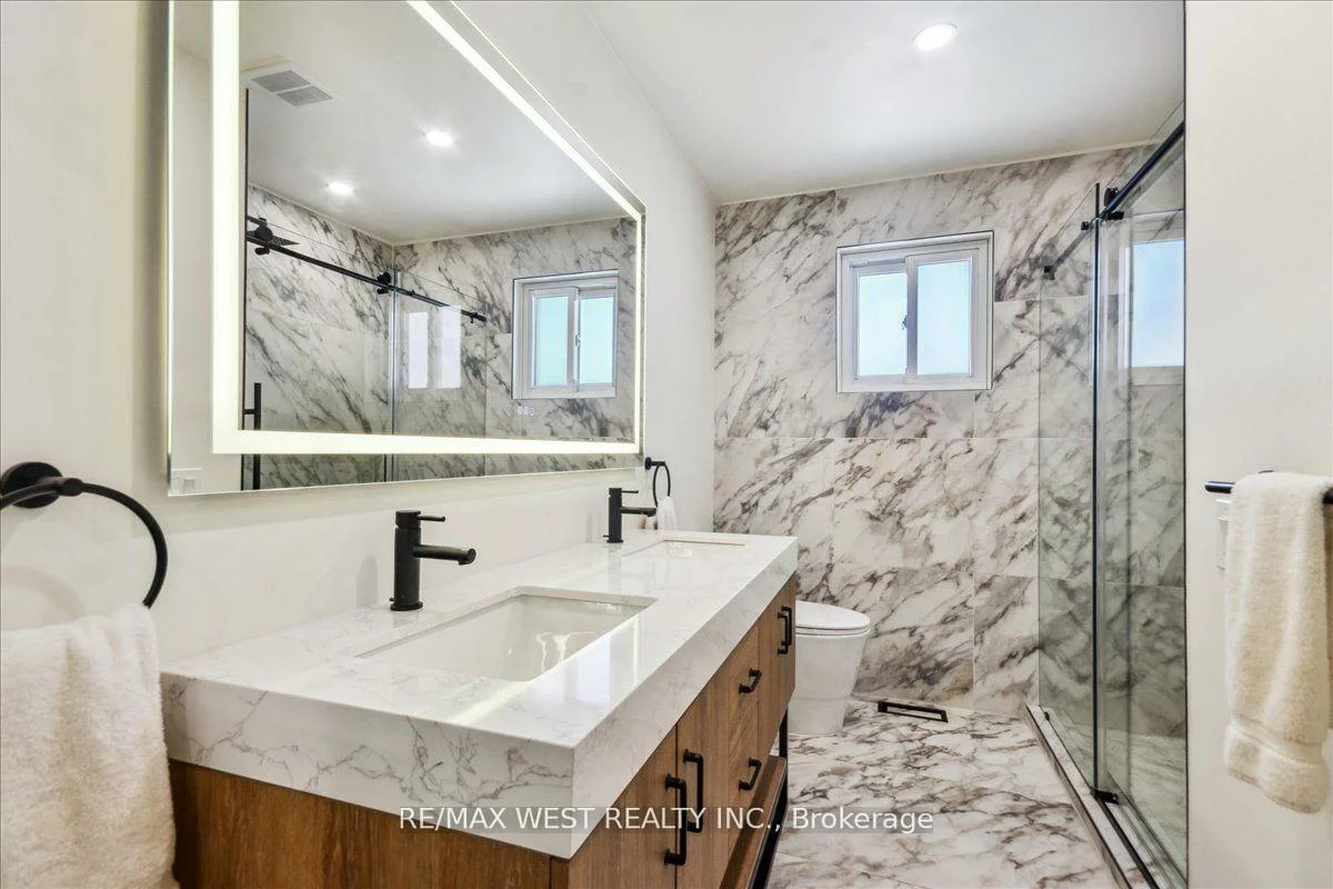 9, Delrosa, Mount Olive-Silverstone-Jamestown, Toronto
