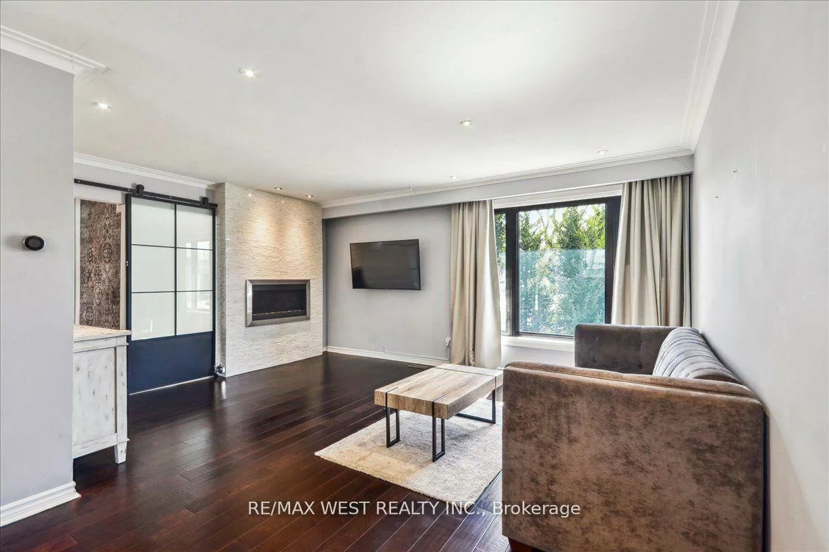 9, Delrosa, Mount Olive-Silverstone-Jamestown, Toronto