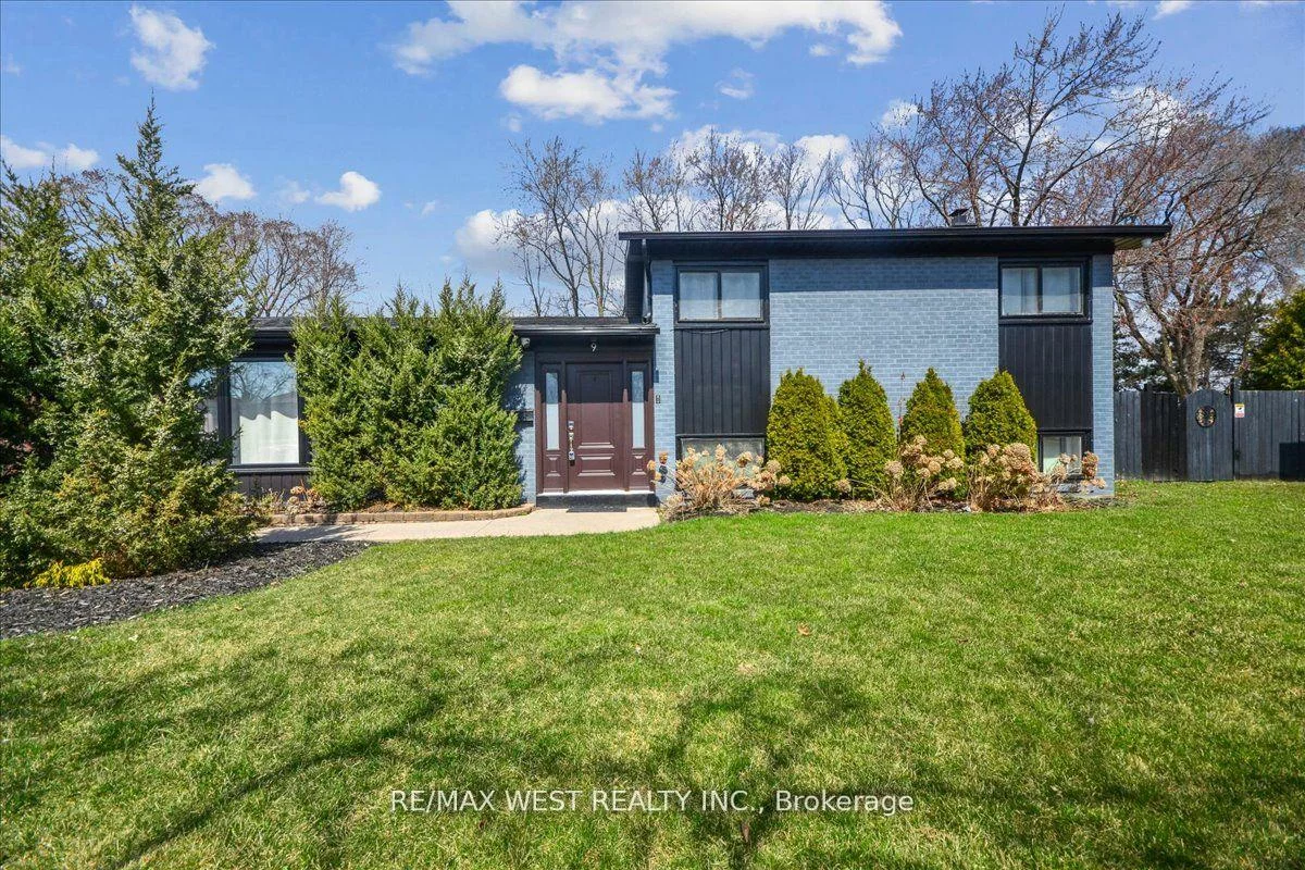 9, Delrosa, Mount Olive-Silverstone-Jamestown, Toronto