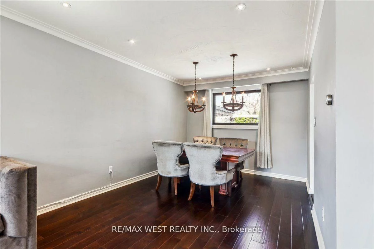 9, Delrosa, Mount Olive-Silverstone-Jamestown, Toronto