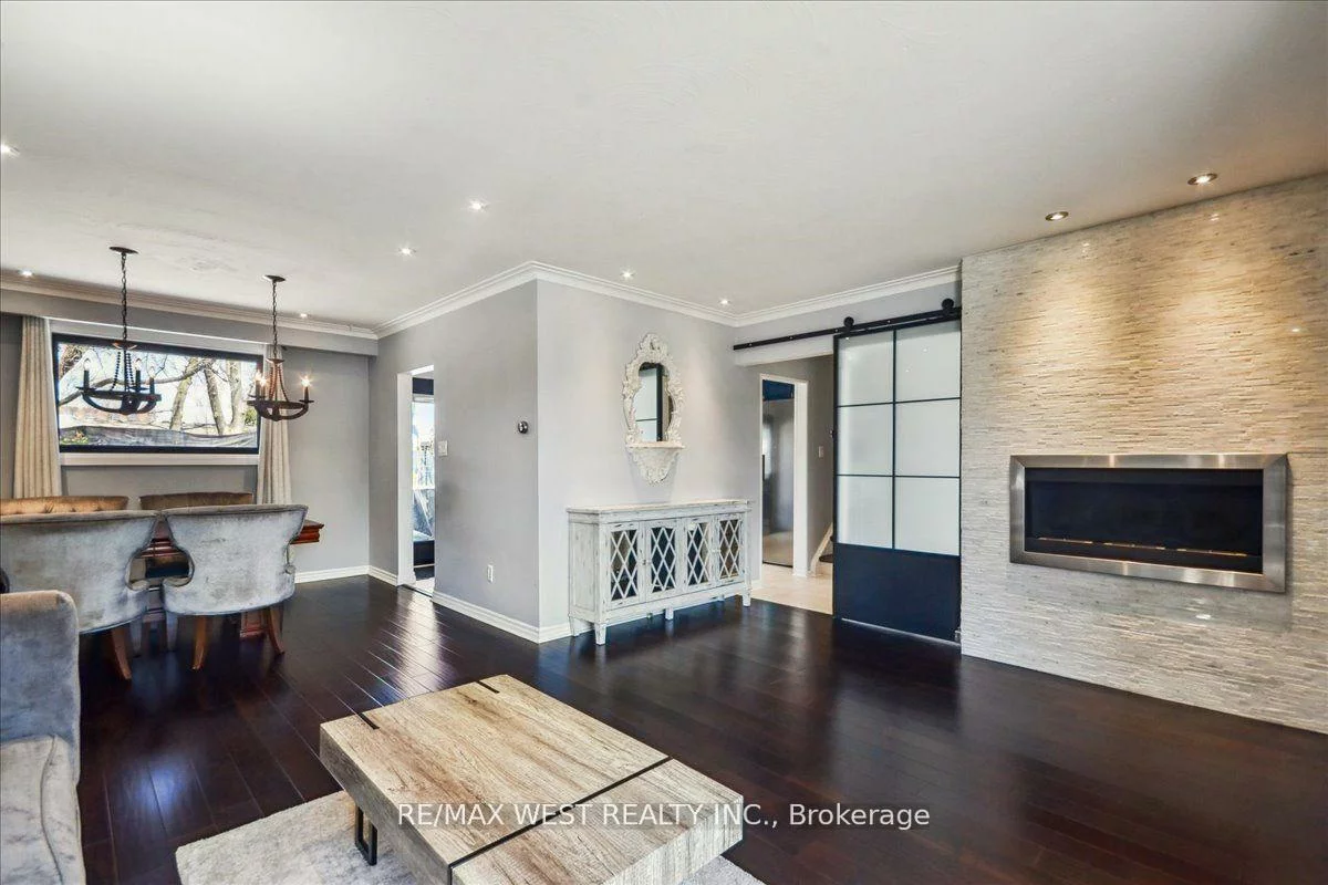 9, Delrosa, Mount Olive-Silverstone-Jamestown, Toronto