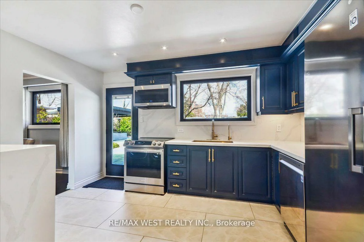 9, Delrosa, Mount Olive-Silverstone-Jamestown, Toronto