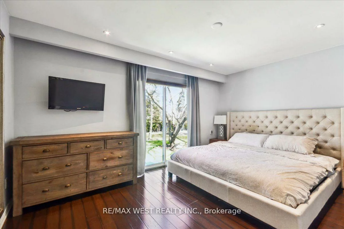 9, Delrosa, Mount Olive-Silverstone-Jamestown, Toronto