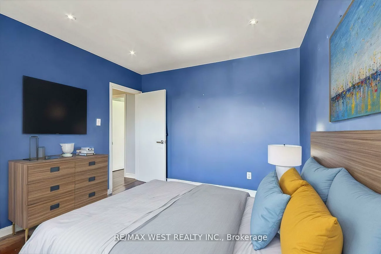 9, Delrosa, Mount Olive-Silverstone-Jamestown, Toronto