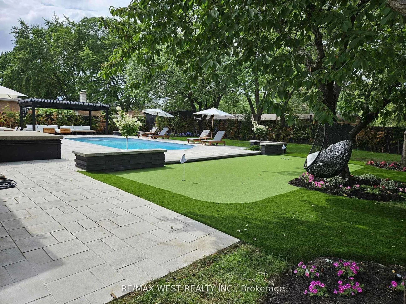 9, Delrosa, Mount Olive-Silverstone-Jamestown, Toronto