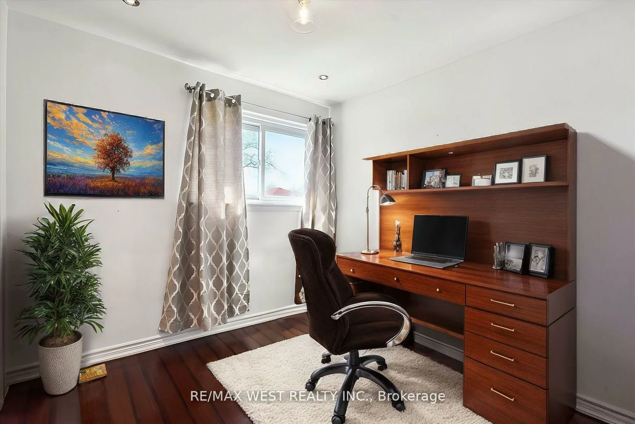 9, Delrosa, Mount Olive-Silverstone-Jamestown, Toronto