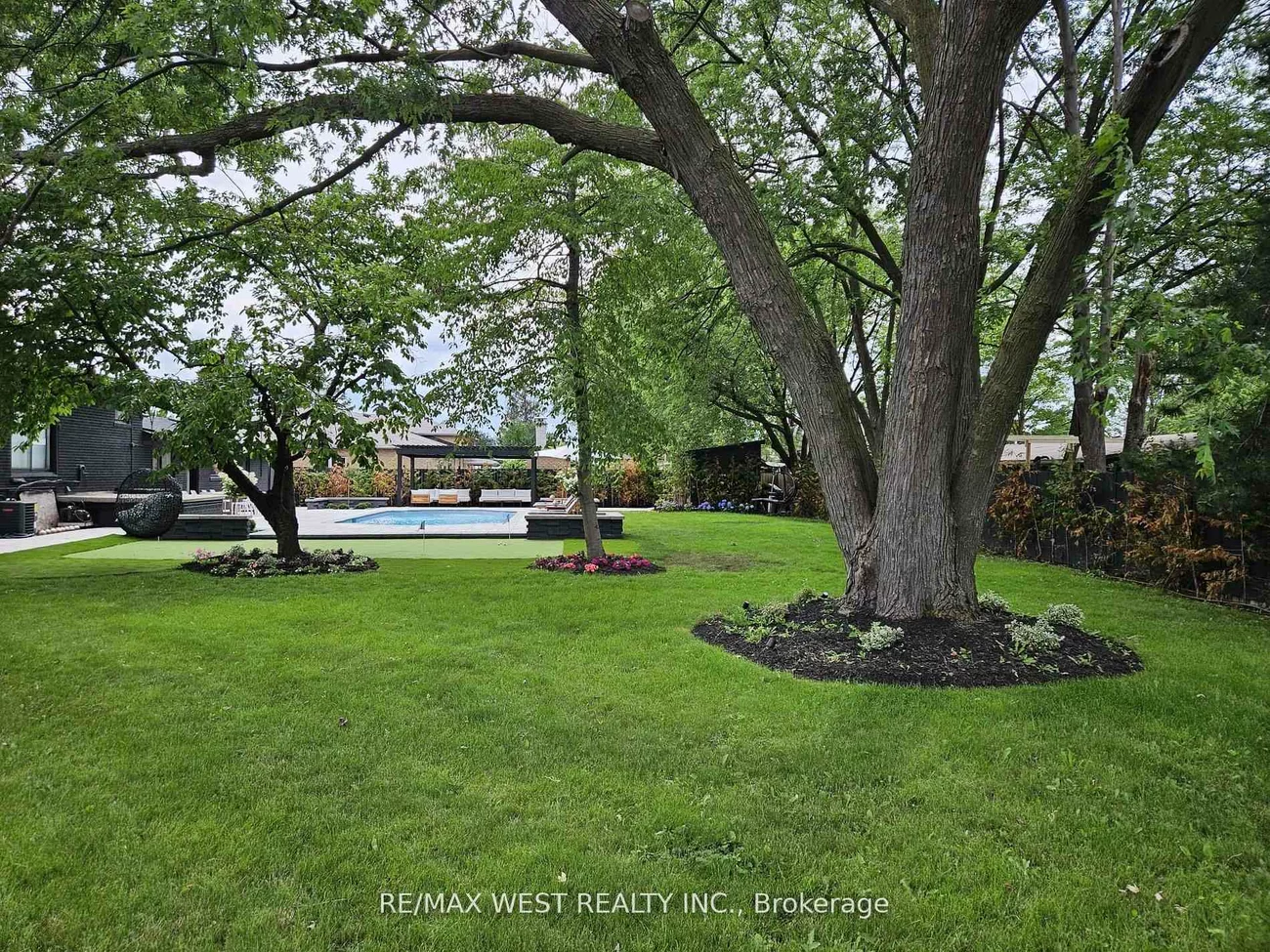 9, Delrosa, Mount Olive-Silverstone-Jamestown, Toronto