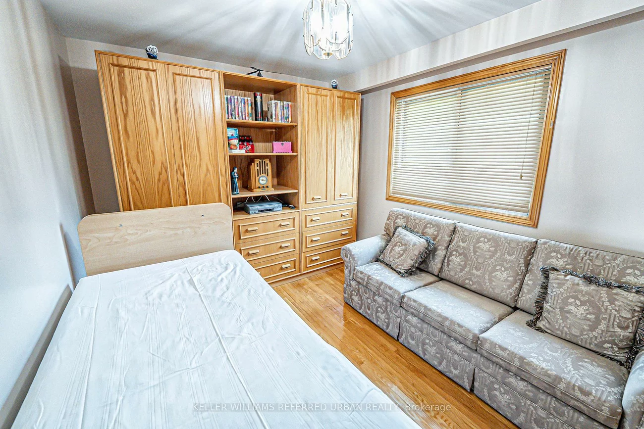 55, Chiswick, Brookhaven-Amesbury, Toronto