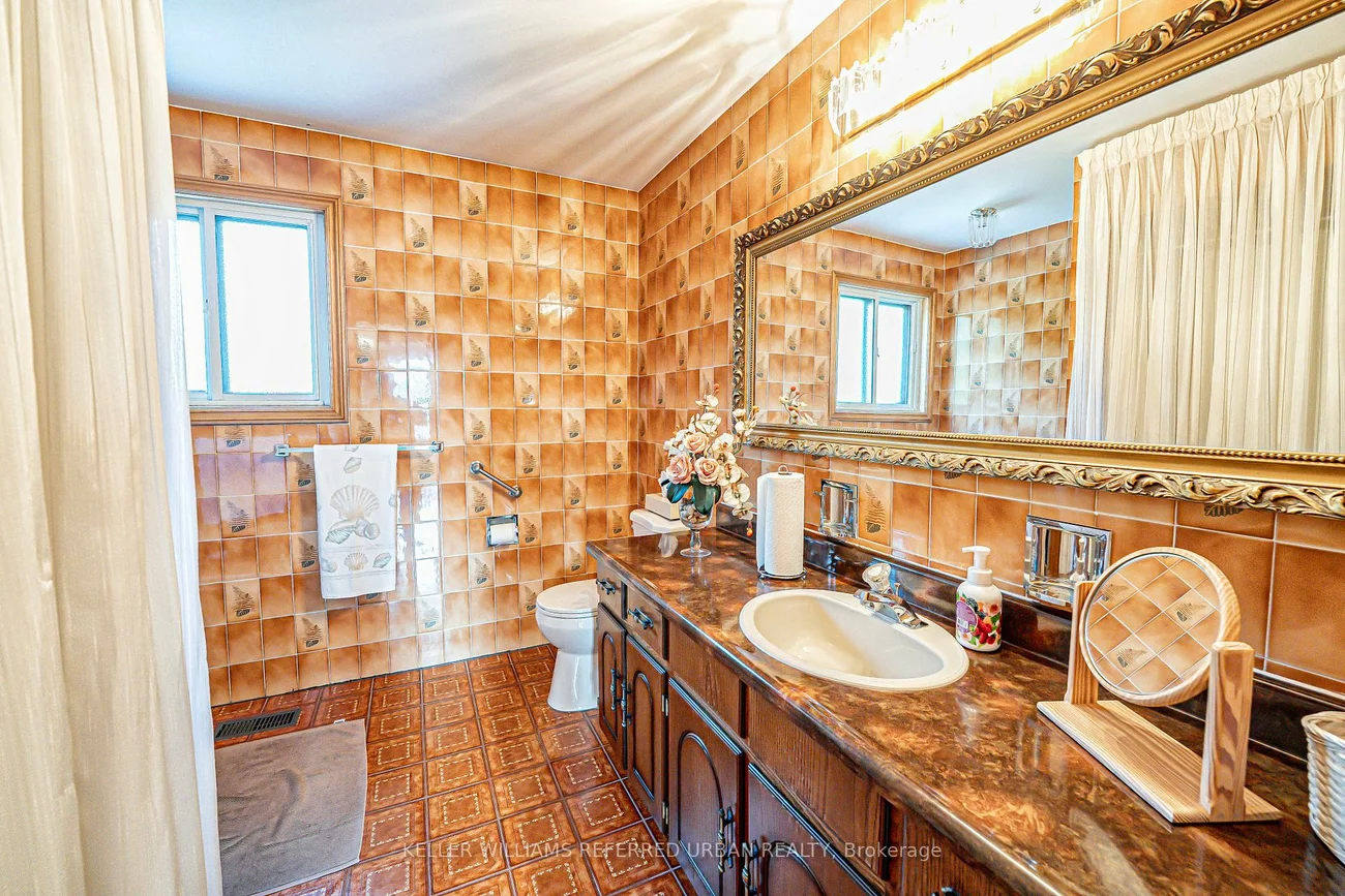 55, Chiswick, Brookhaven-Amesbury, Toronto