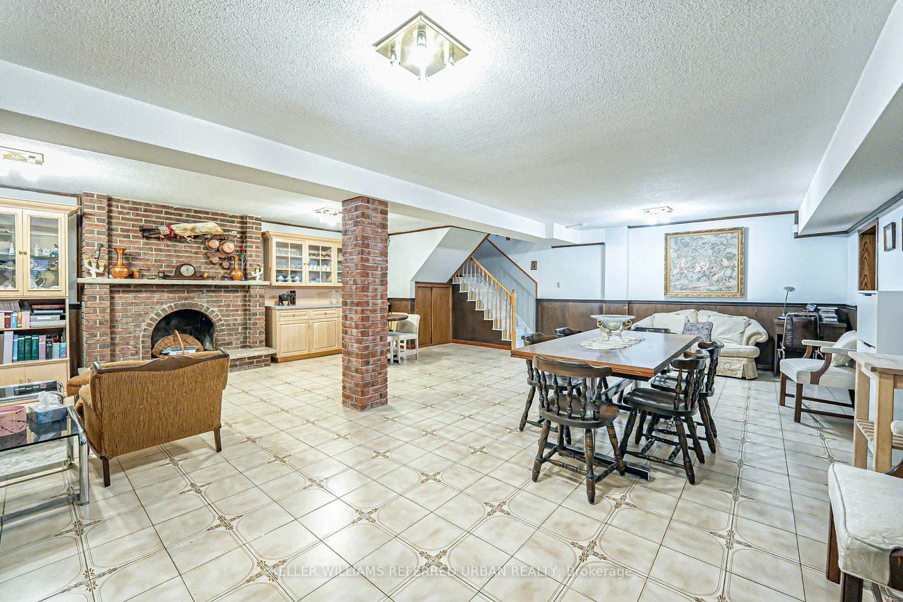 55, Chiswick, Brookhaven-Amesbury, Toronto