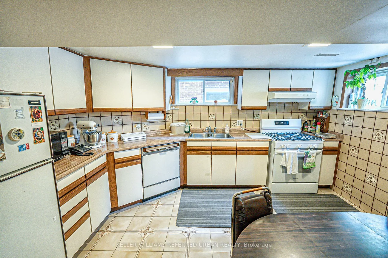 55, Chiswick, Brookhaven-Amesbury, Toronto