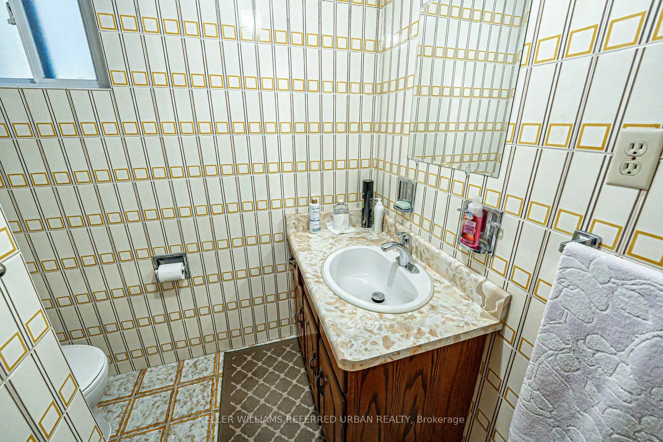 55, Chiswick, Brookhaven-Amesbury, Toronto
