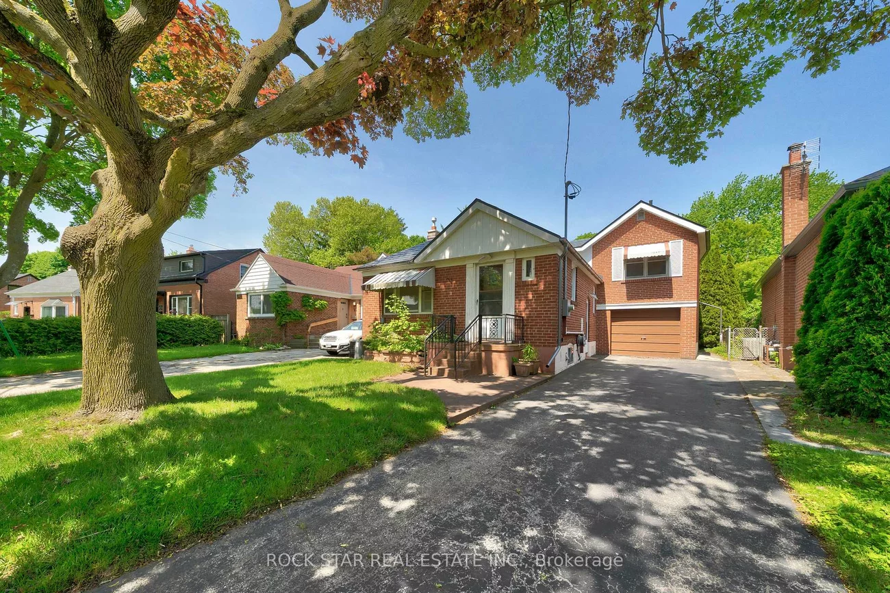 20, Westleigh, Alderwood, Toronto