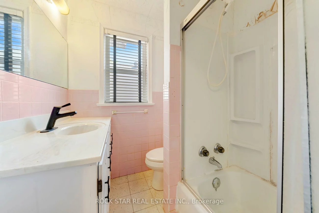 20, Westleigh, Alderwood, Toronto