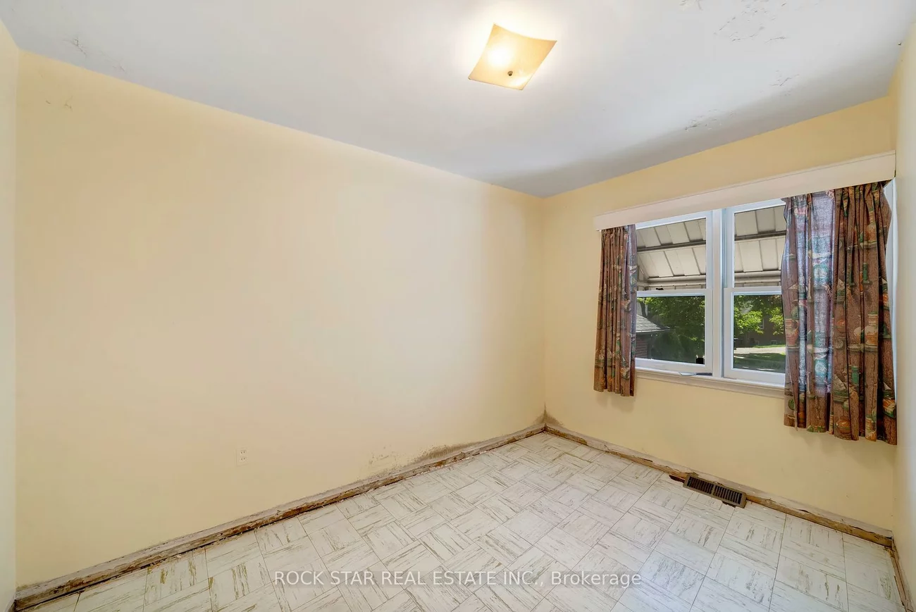 20, Westleigh, Alderwood, Toronto