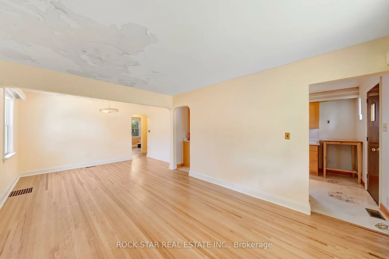 20, Westleigh, Alderwood, Toronto