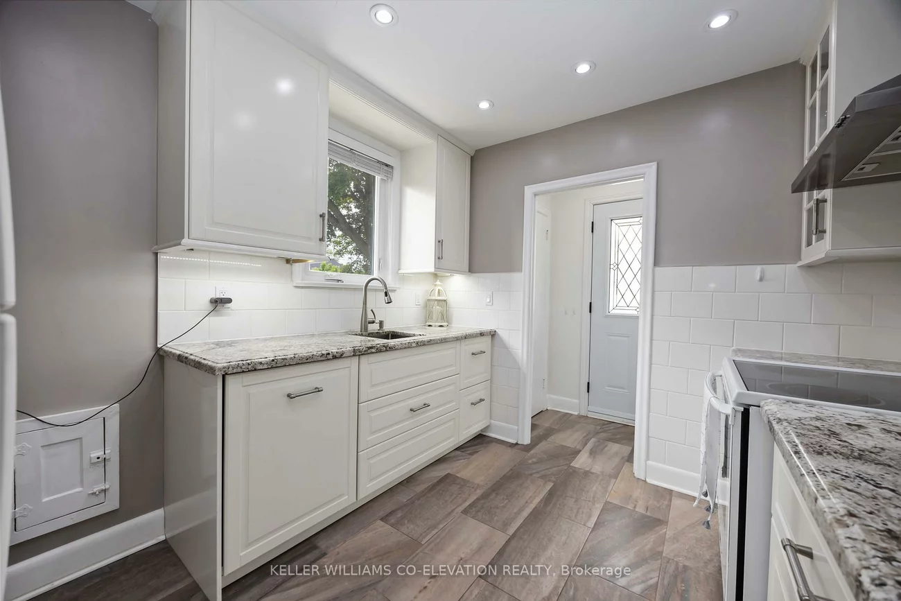383, Rimilton, Alderwood, Toronto