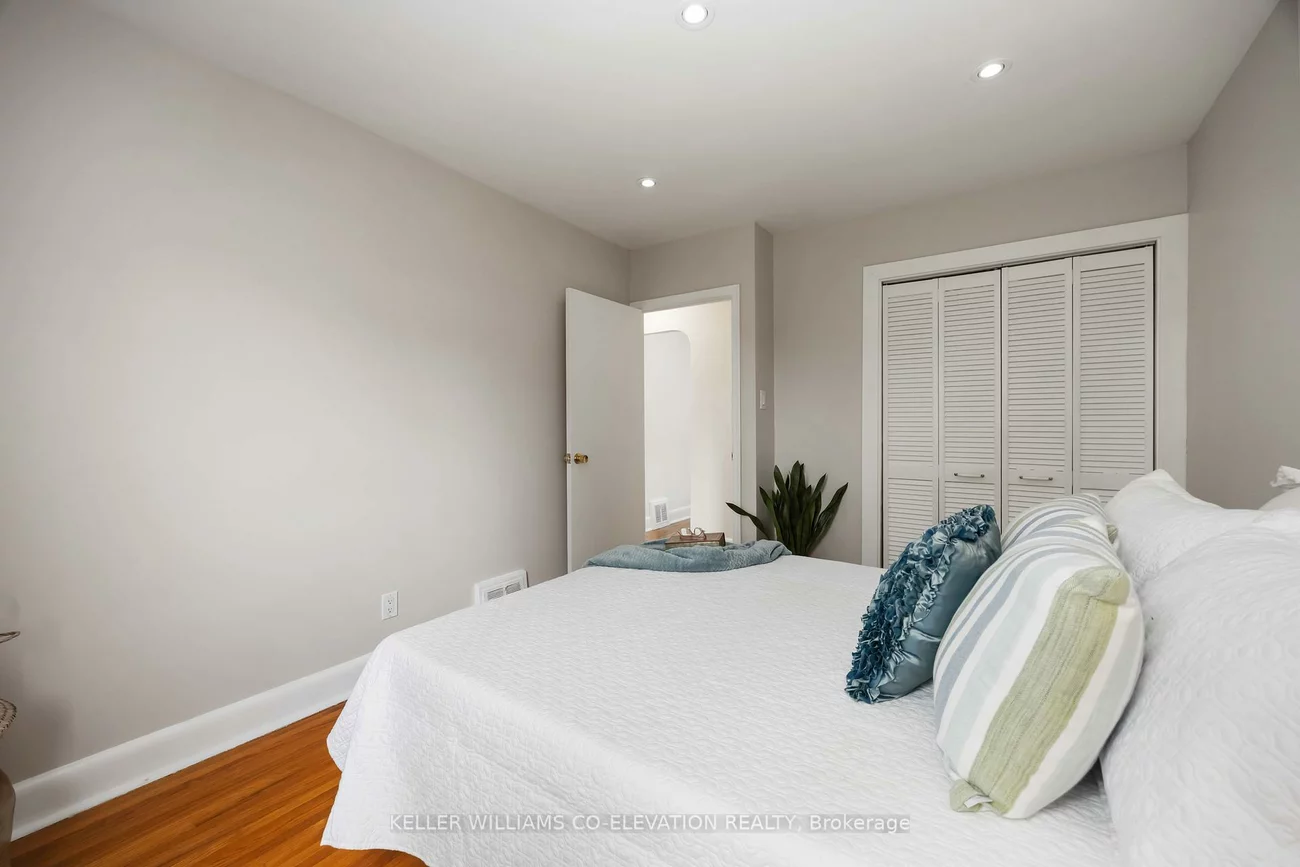 383, Rimilton, Alderwood, Toronto