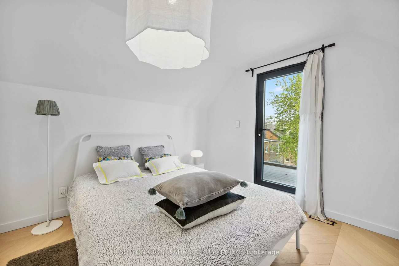 427, Annette, High Park North, Toronto