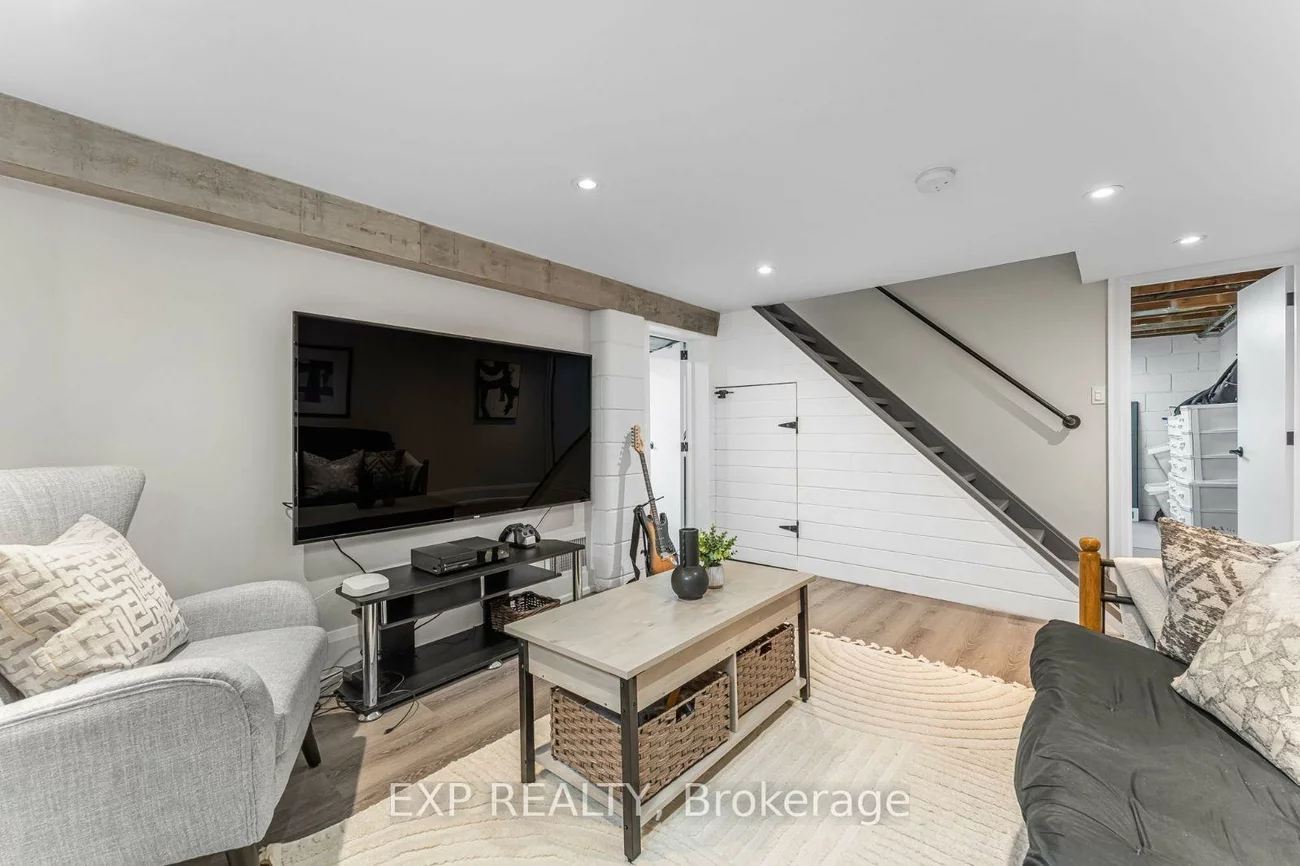 75, Alder, Long Branch, Toronto