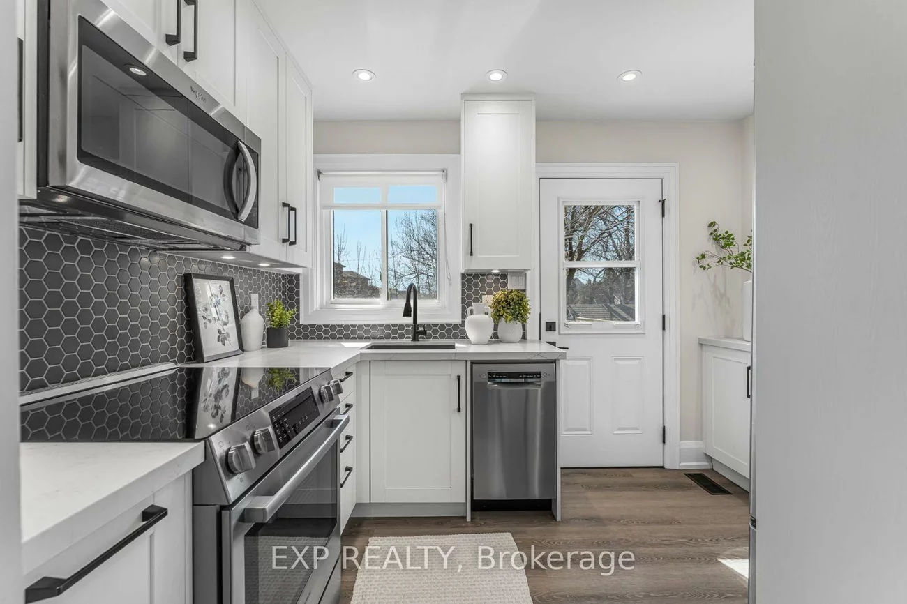 75, Alder, Long Branch, Toronto