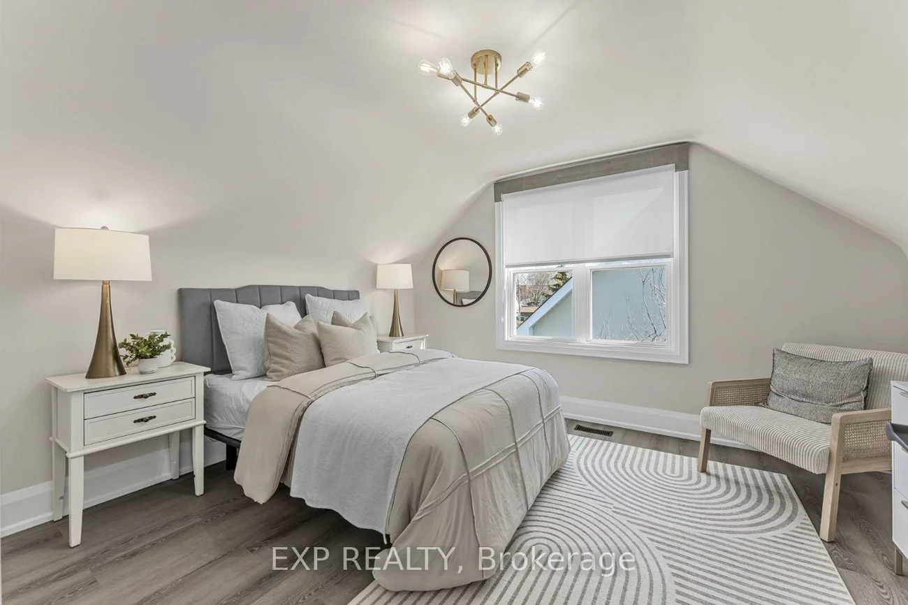 75, Alder, Long Branch, Toronto