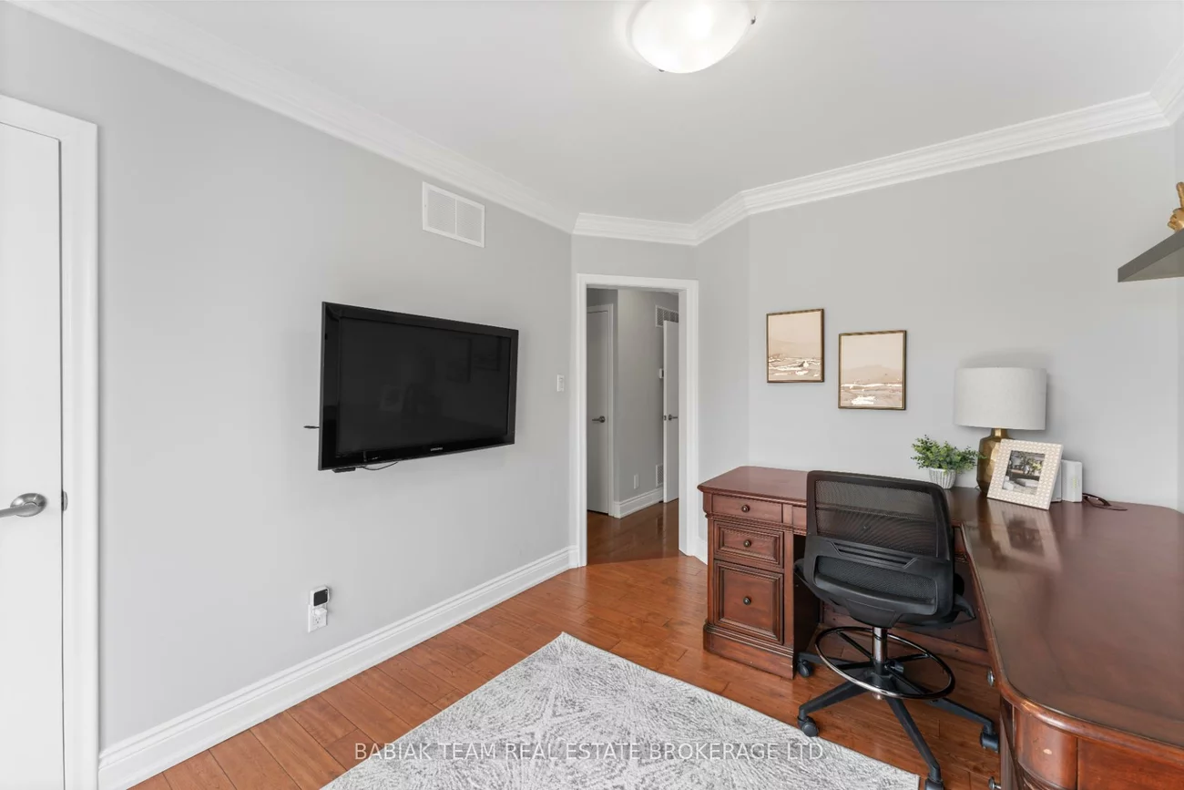 6, Nagel, Downsview-Roding-CFB, Toronto