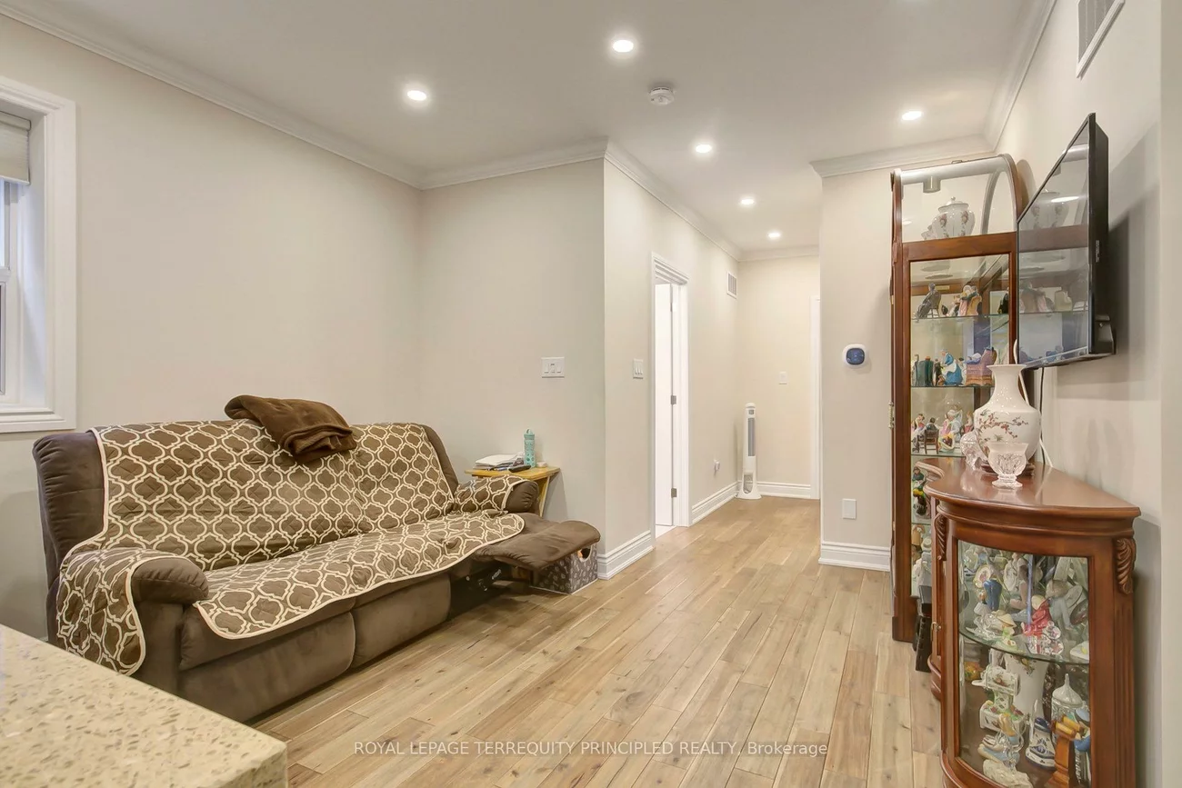 106, Laughton, Weston-Pellam Park, Toronto