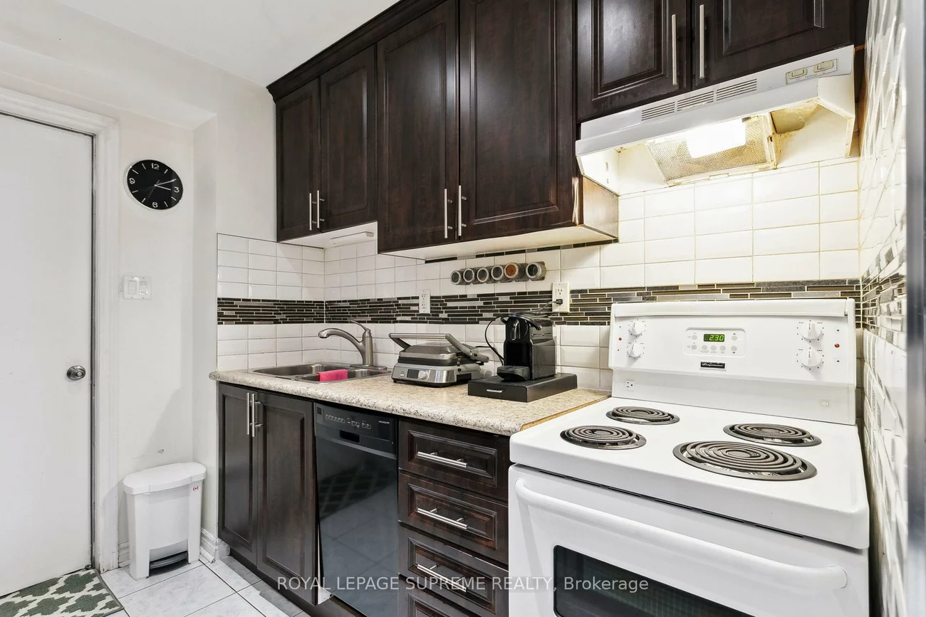26, Guestville, Rockcliffe-Smythe, Toronto