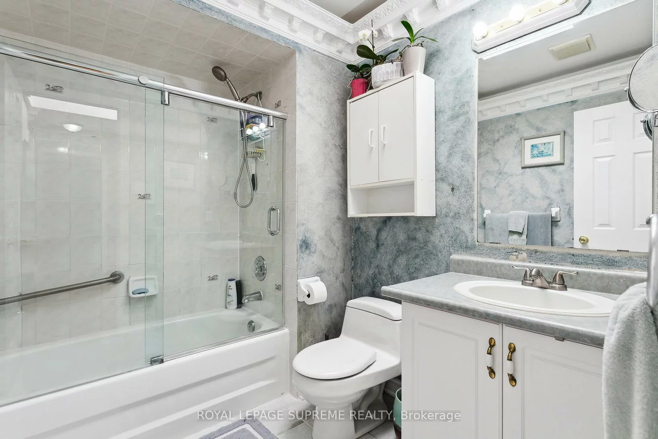 26, Guestville, Rockcliffe-Smythe, Toronto
