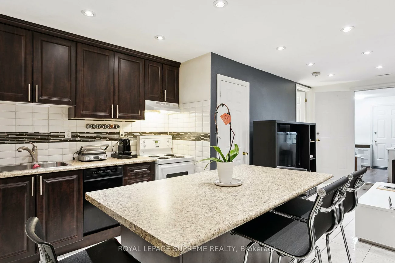 26, Guestville, Rockcliffe-Smythe, Toronto