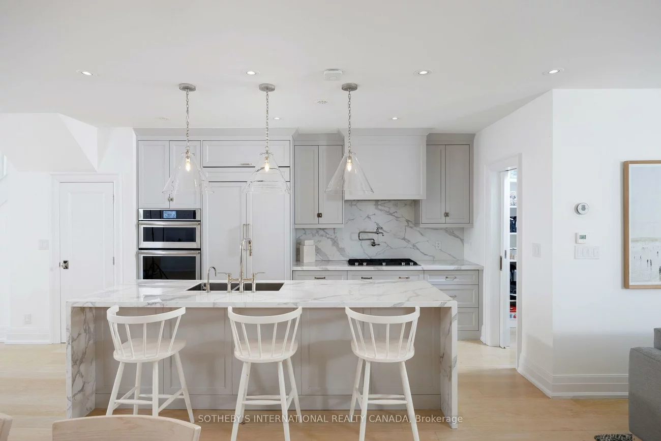 12, Hewitt, High Park-Swansea, Toronto