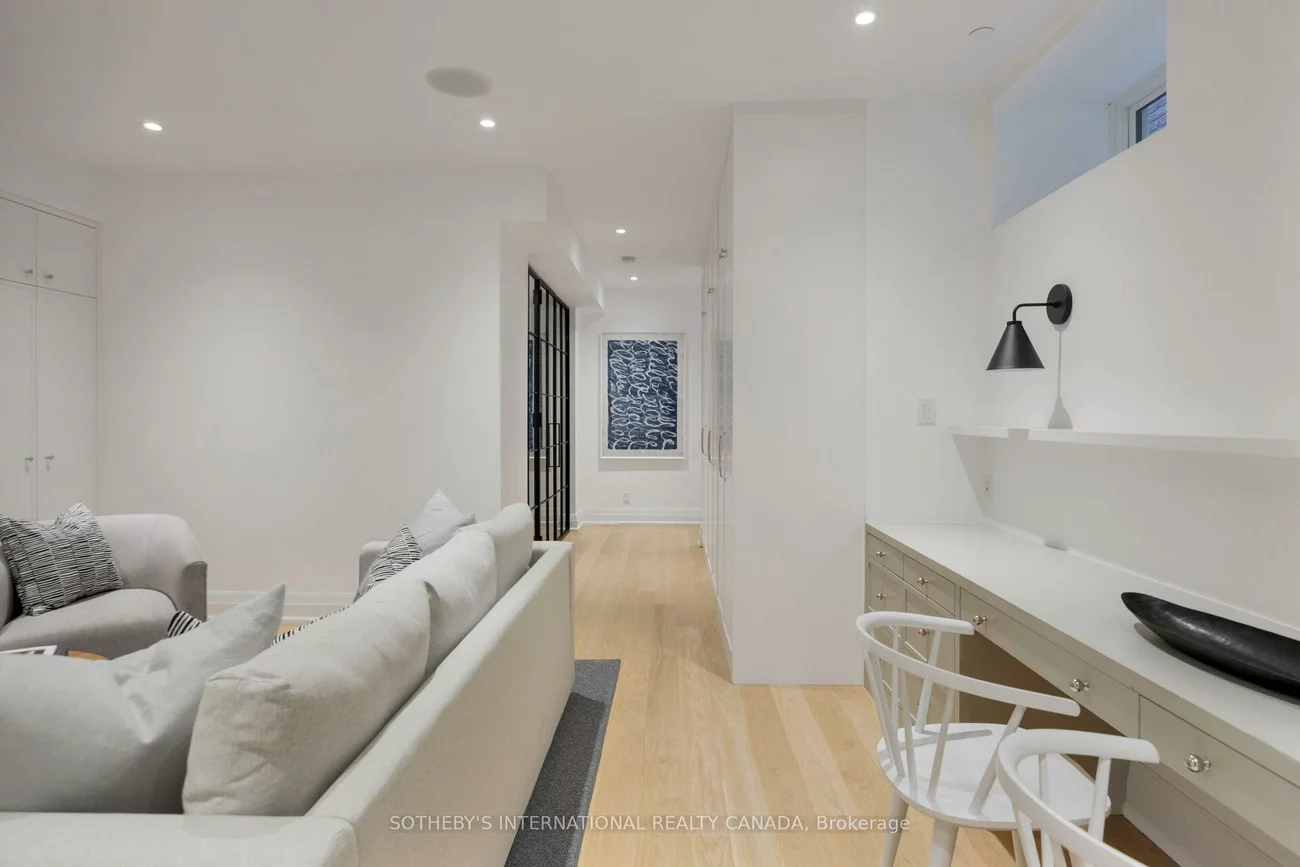 12, Hewitt, High Park-Swansea, Toronto
