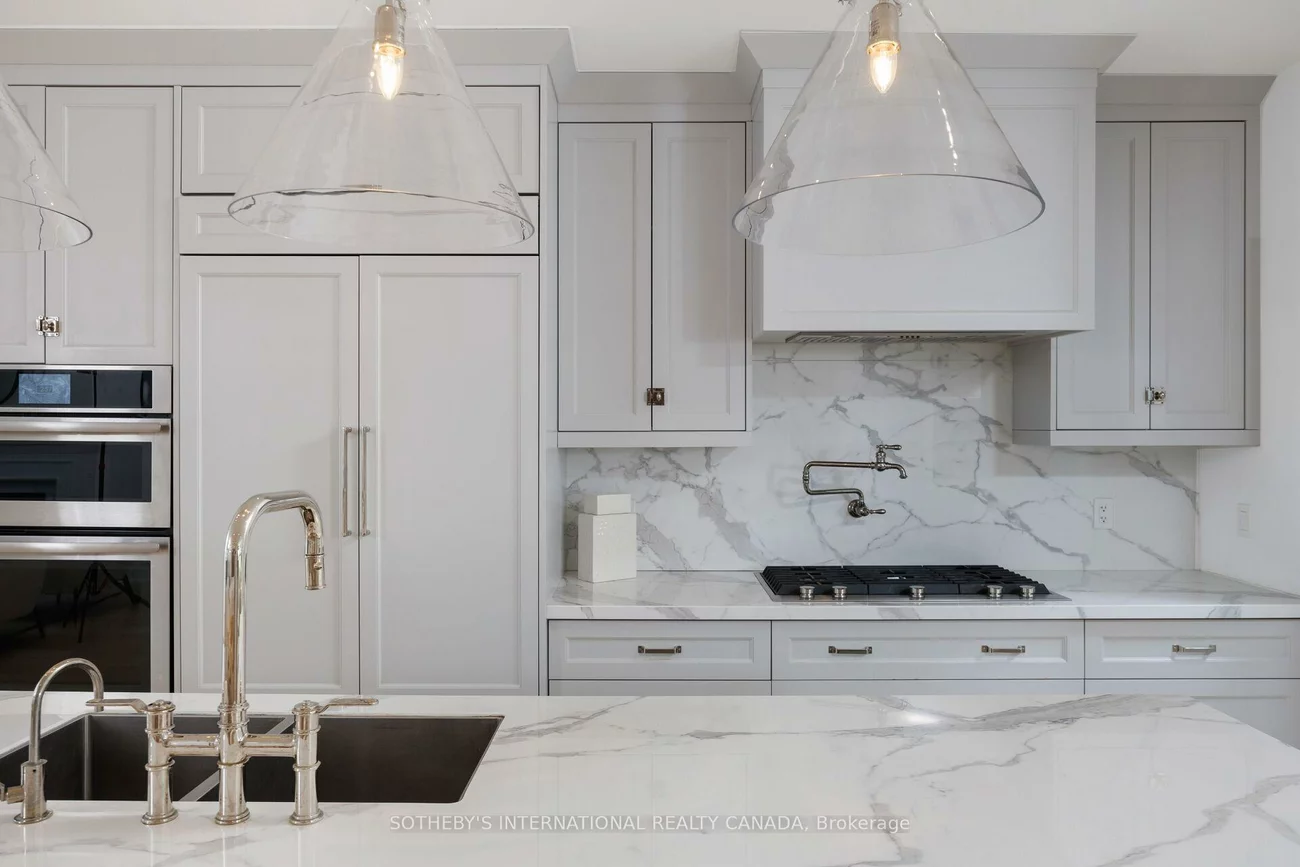 12, Hewitt, High Park-Swansea, Toronto