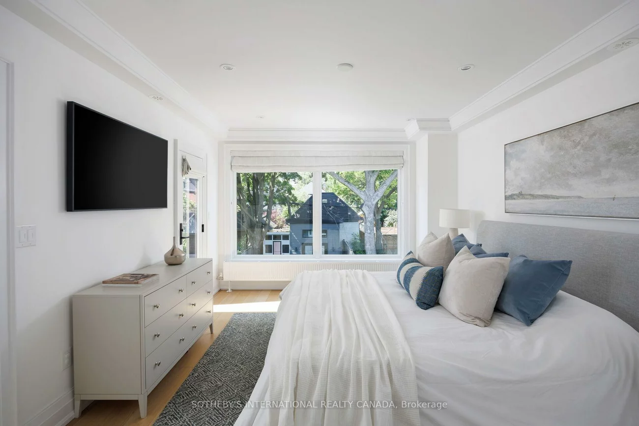 12, Hewitt, High Park-Swansea, Toronto