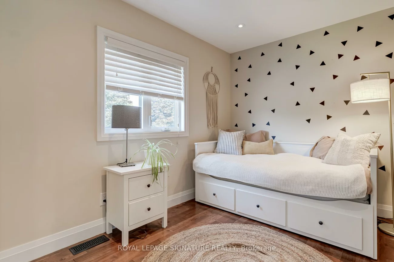 1, Chiswick, Brookhaven-Amesbury, Toronto