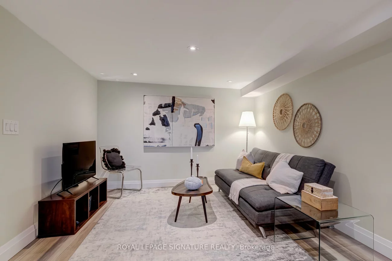 1, Chiswick, Brookhaven-Amesbury, Toronto