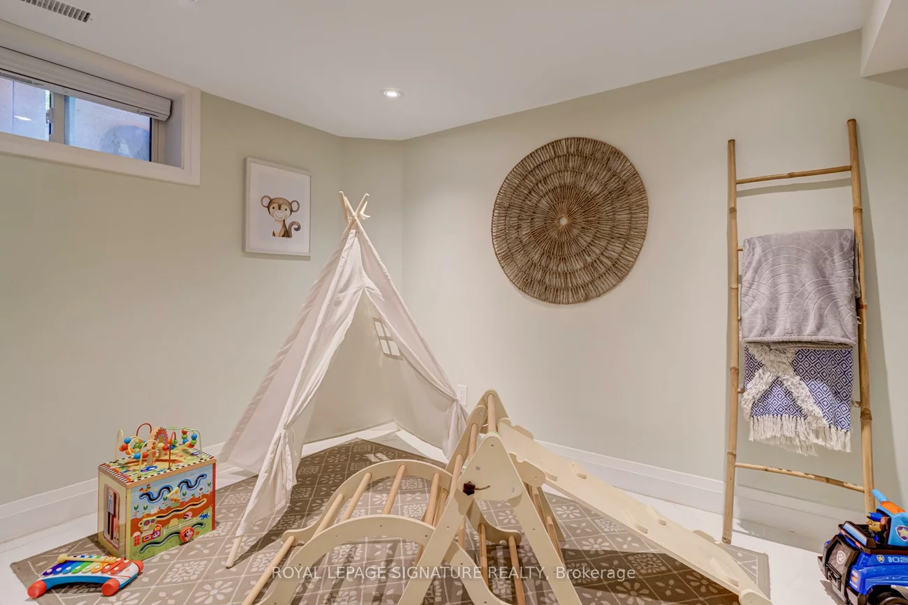 1, Chiswick, Brookhaven-Amesbury, Toronto