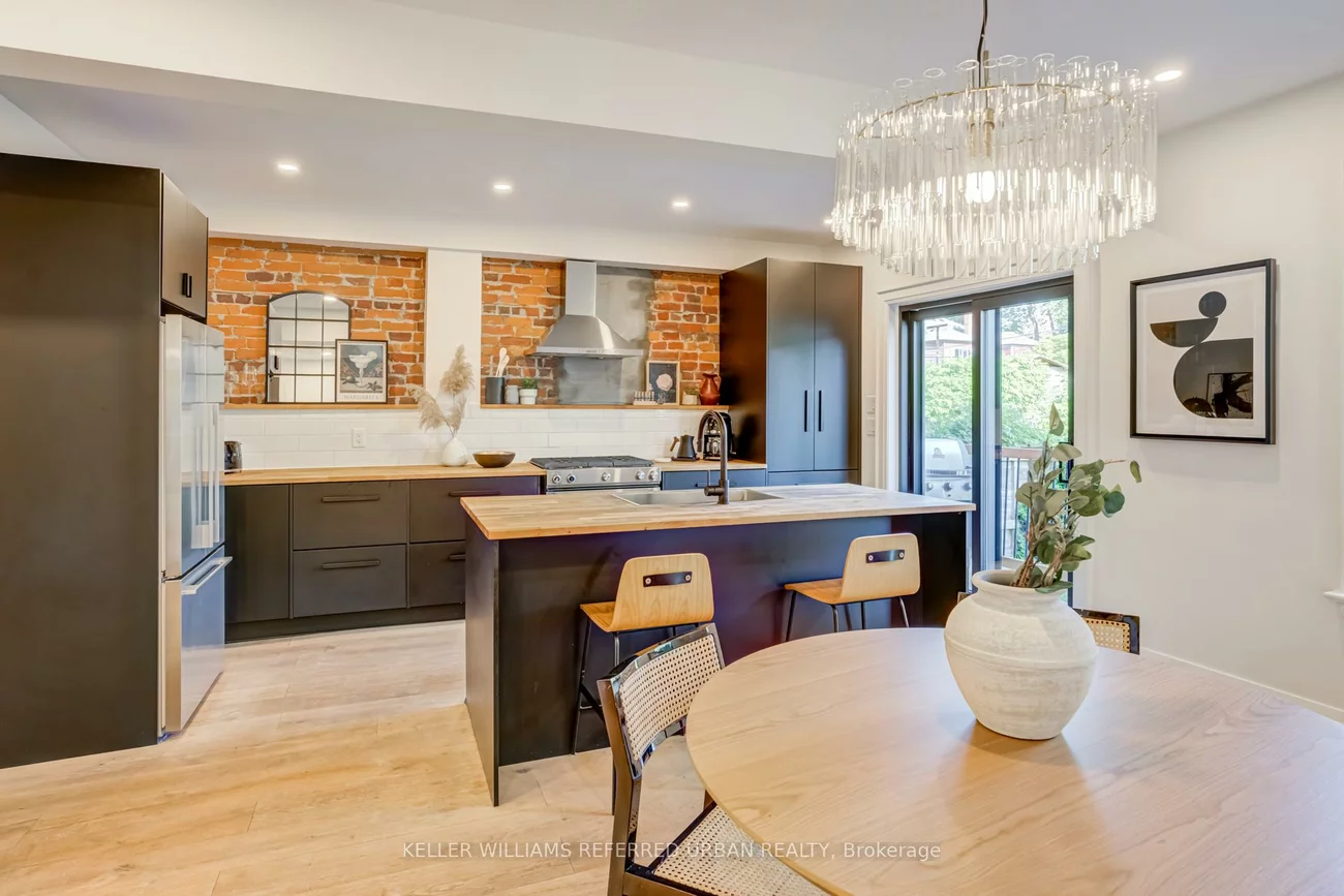 133, Essex, Dovercourt-Wallace Emerson-Junction, Toronto