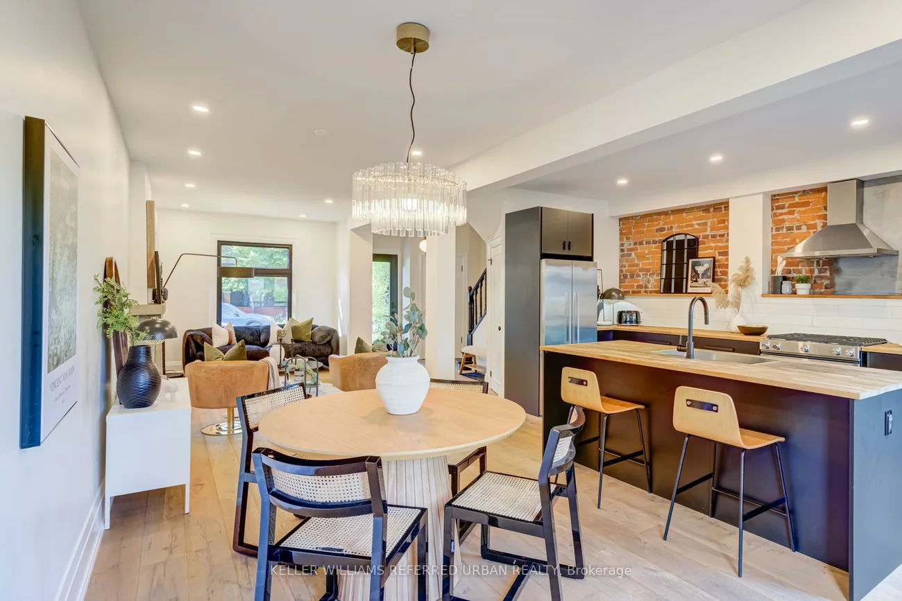 133, Essex, Dovercourt-Wallace Emerson-Junction, Toronto