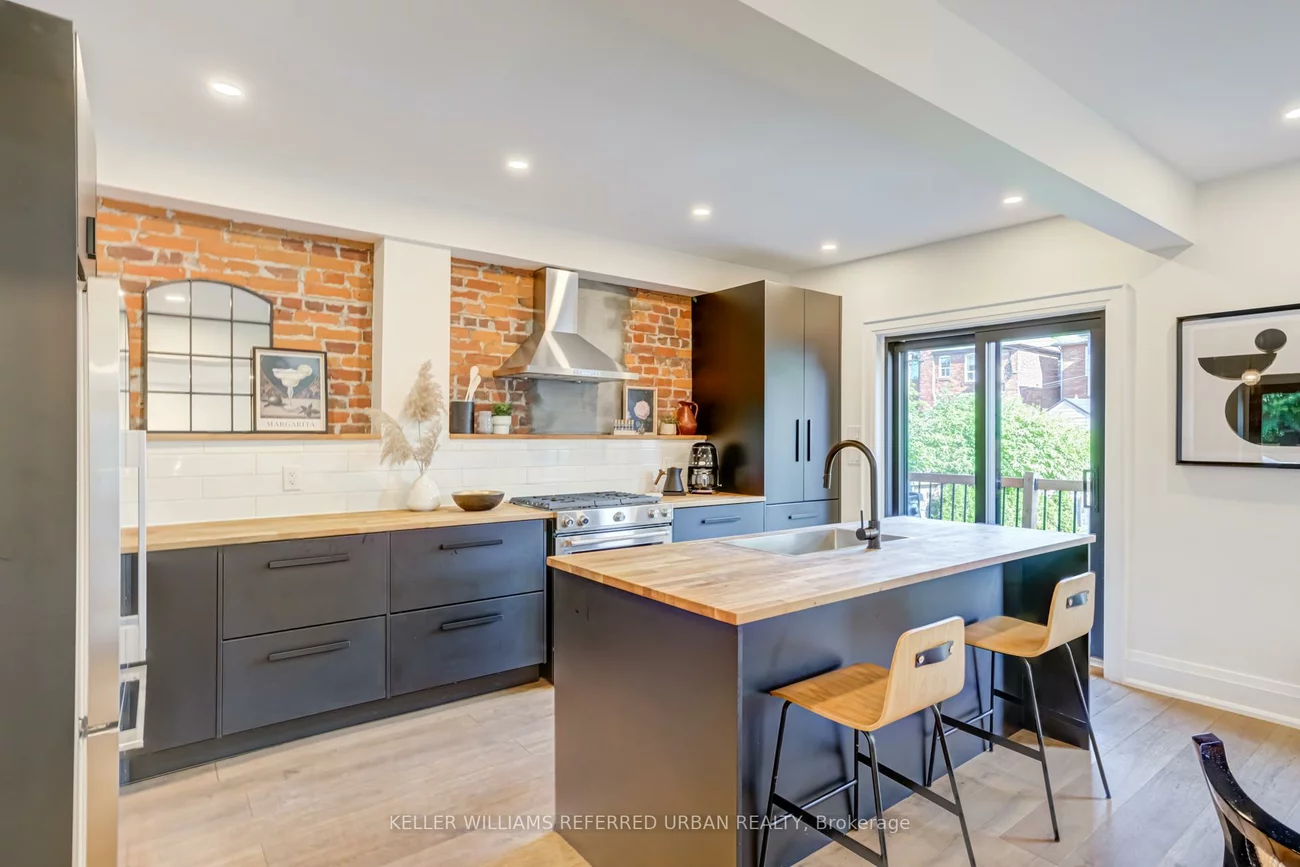 133, Essex, Dovercourt-Wallace Emerson-Junction, Toronto