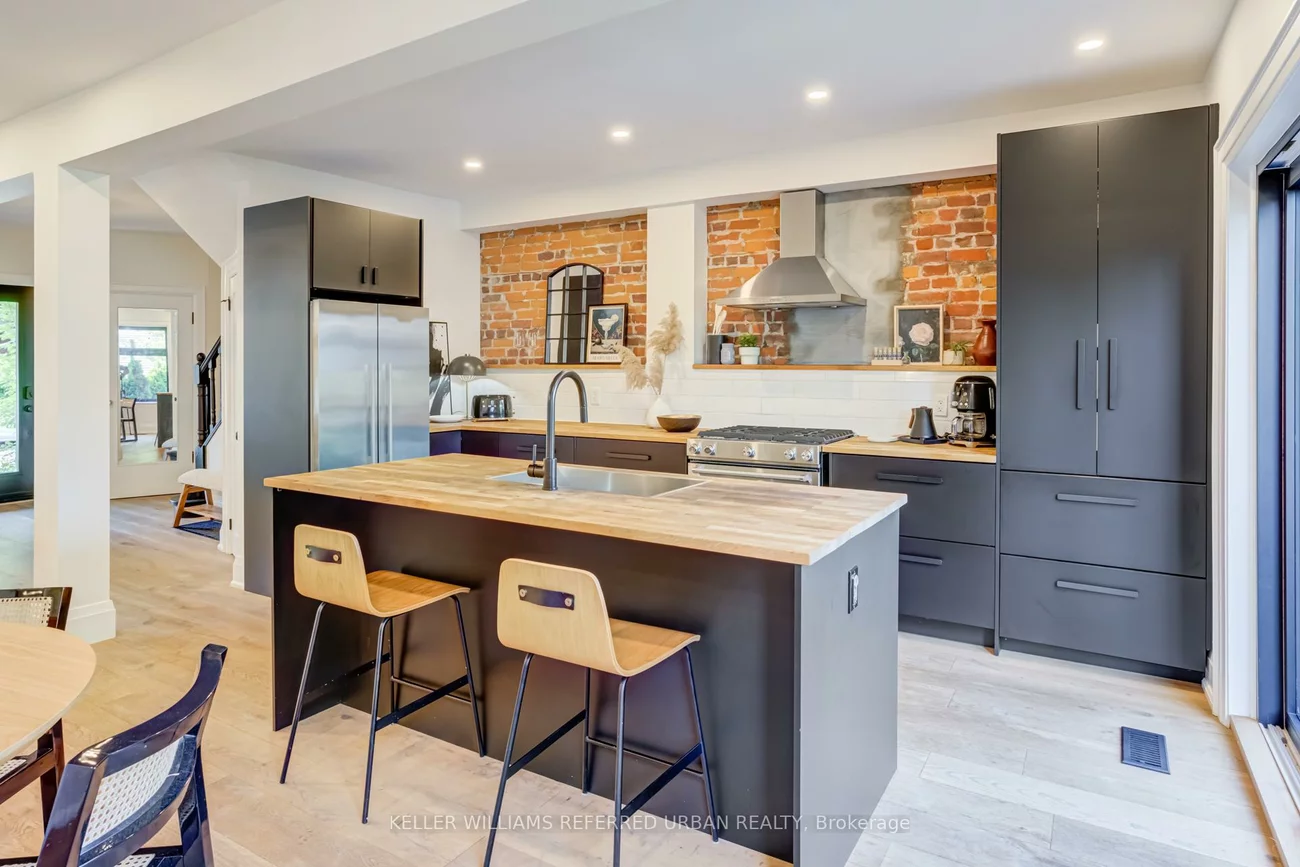 133, Essex, Dovercourt-Wallace Emerson-Junction, Toronto