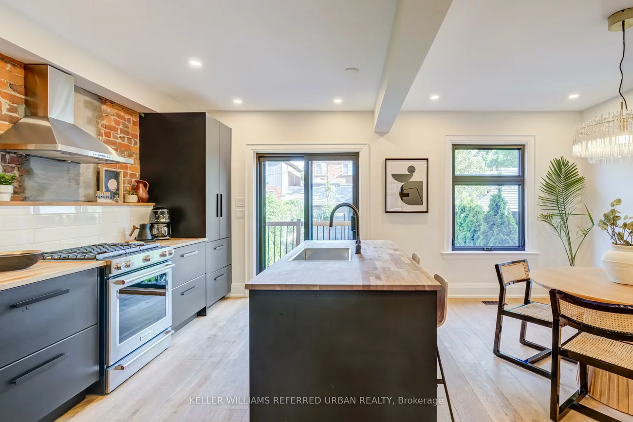 133, Essex, Dovercourt-Wallace Emerson-Junction, Toronto