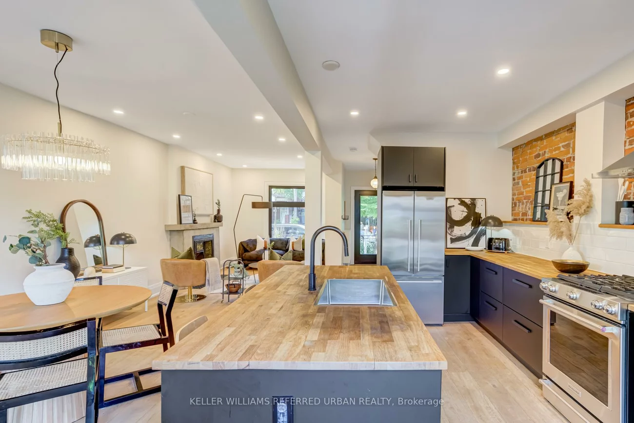 133, Essex, Dovercourt-Wallace Emerson-Junction, Toronto