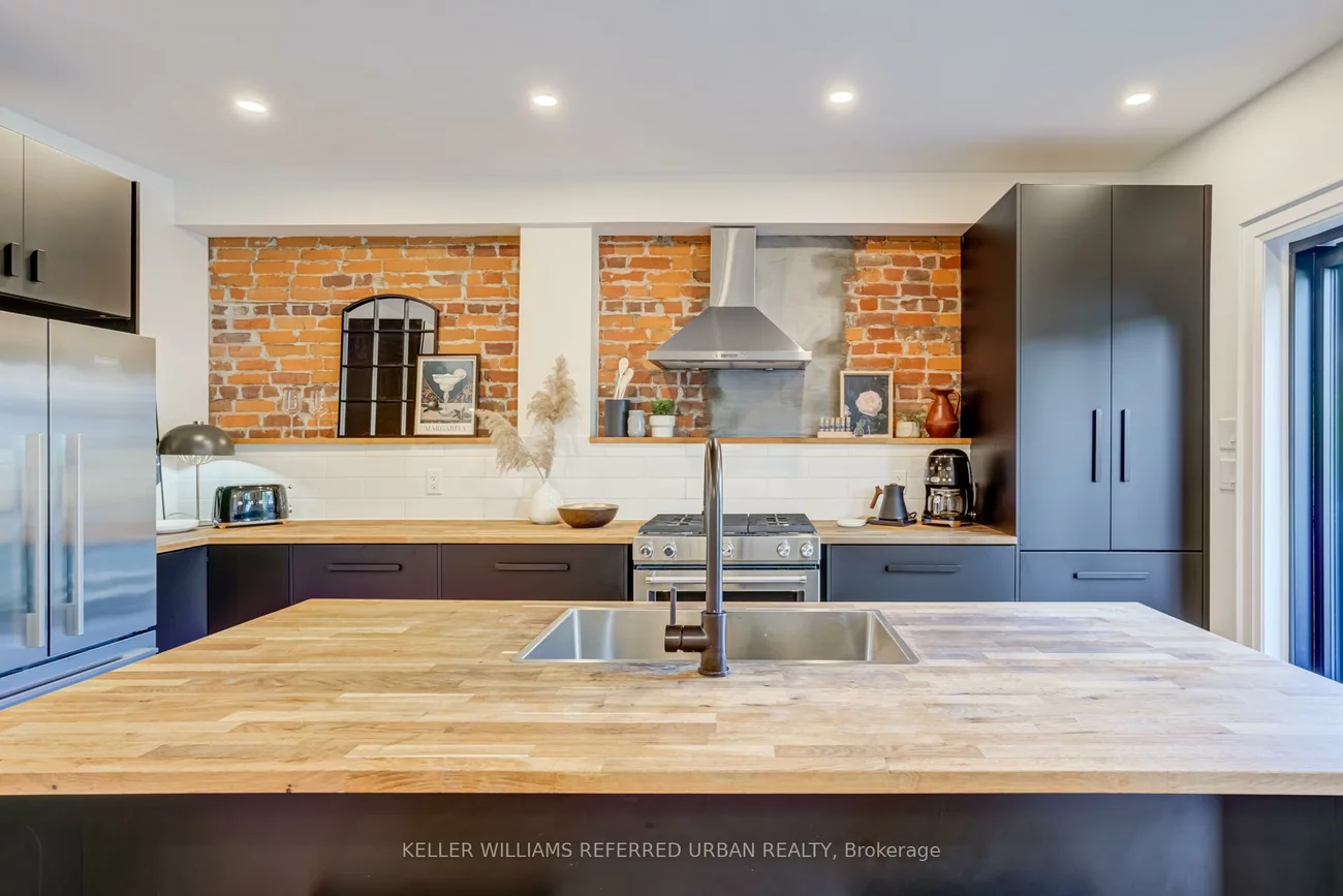 133, Essex, Dovercourt-Wallace Emerson-Junction, Toronto