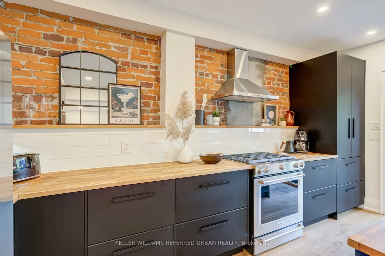 133, Essex, Dovercourt-Wallace Emerson-Junction, Toronto
