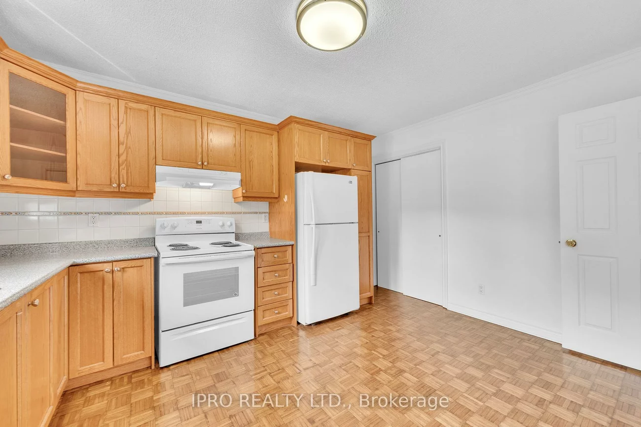 551, Caledonia, Caledonia-Fairbank, Toronto