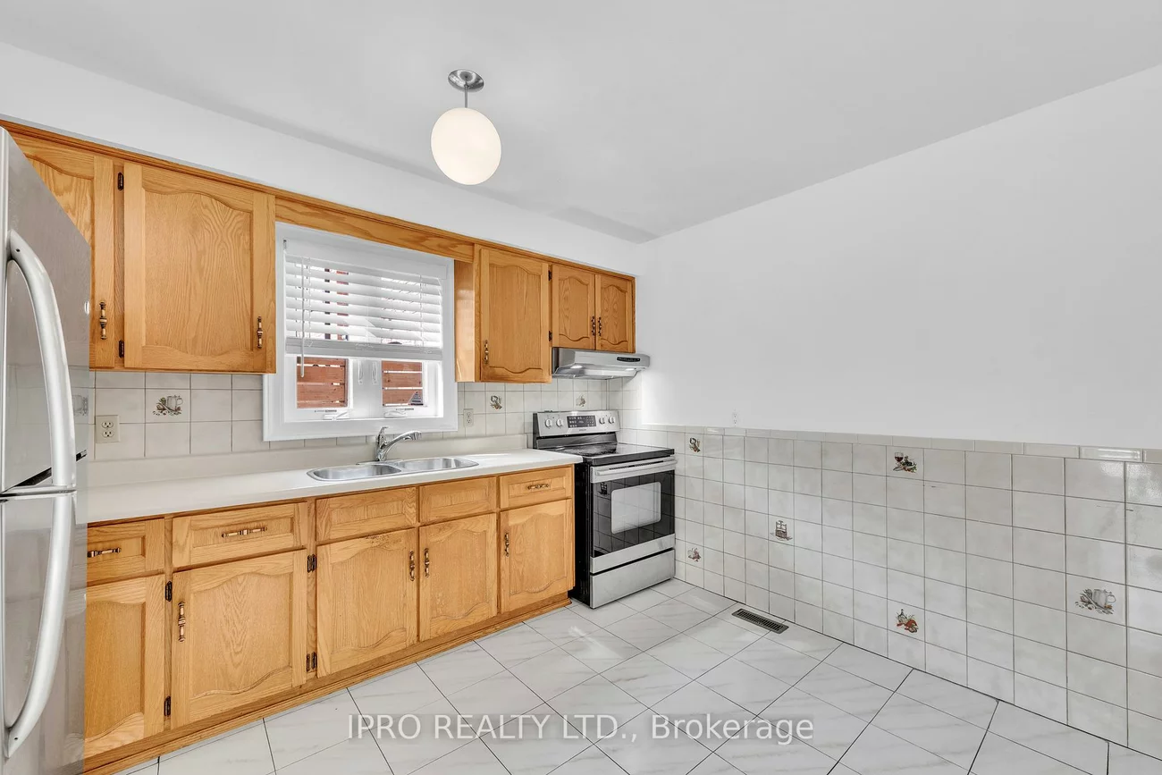 551, Caledonia, Caledonia-Fairbank, Toronto