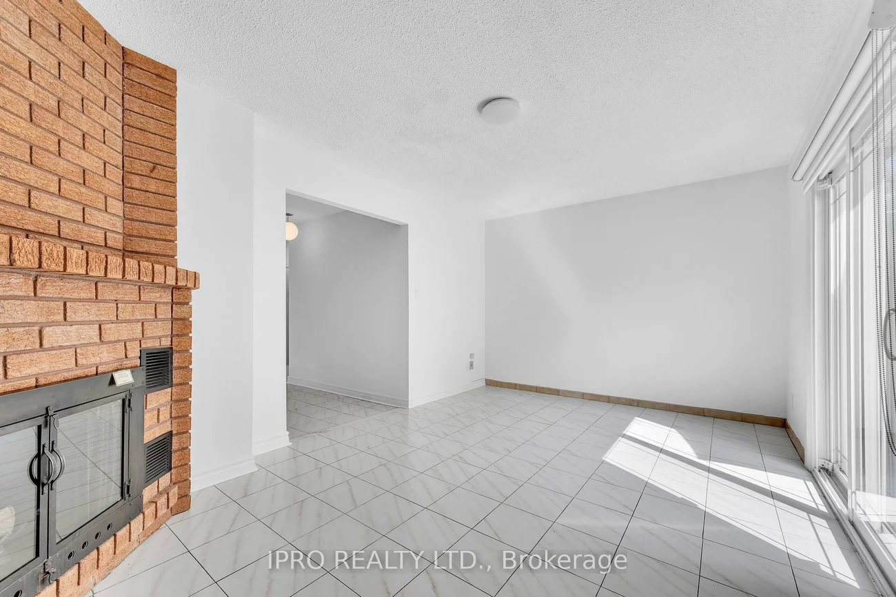 551, Caledonia, Caledonia-Fairbank, Toronto